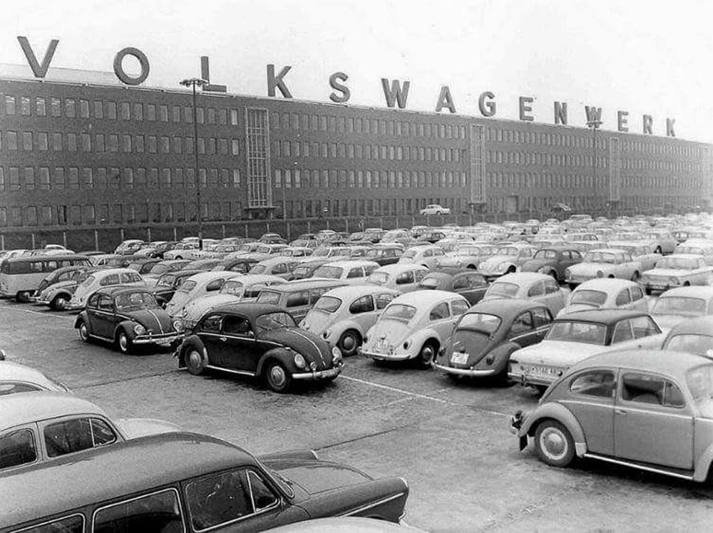 A fully packed employee's parking lot at Volkswagenwerk Kassel