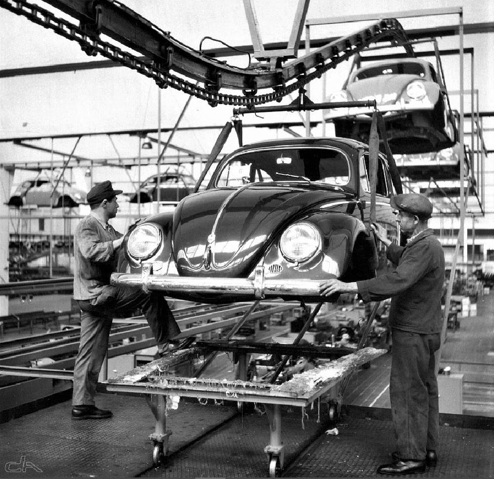 Completed bodies are placed onto transport trollies in Hall 3 at the Wolfsburg factory